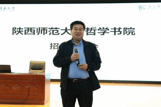 一張含有 個人, 男人, 室內 的圖片自動產生的描述